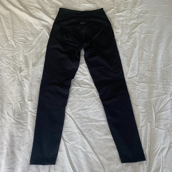 Beyond Yoga Hearts PowerShine High Waisted Midi Legging Black size XS - Picture 3 of 4